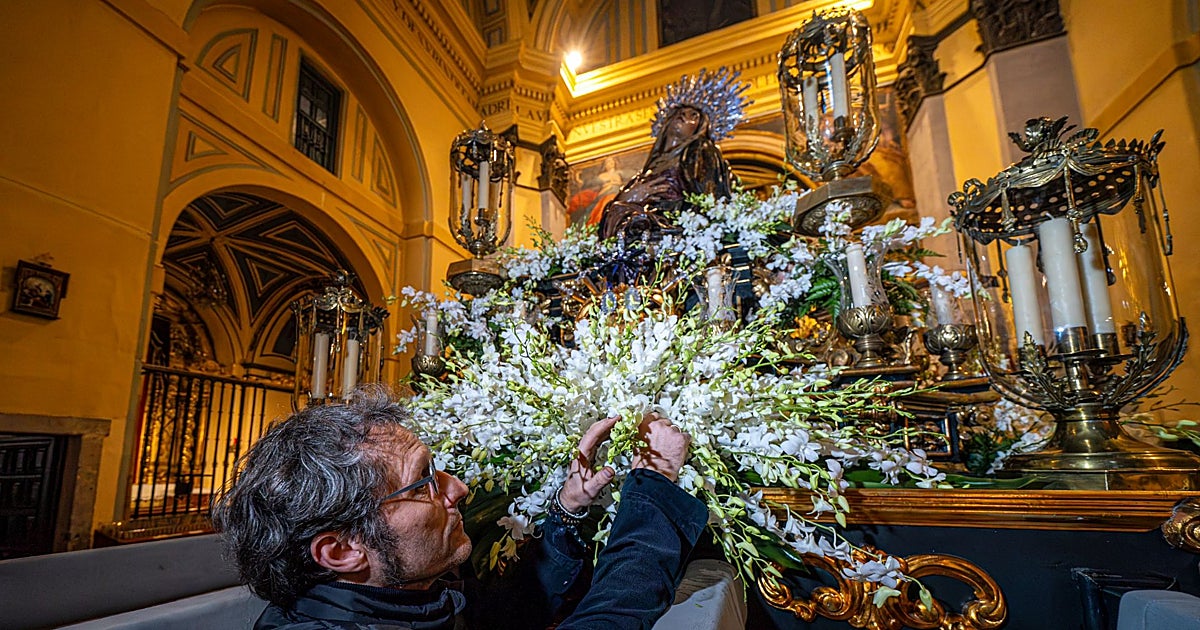 El 'código' de las flores en la Semana Santa: más que un adorno para las tallas