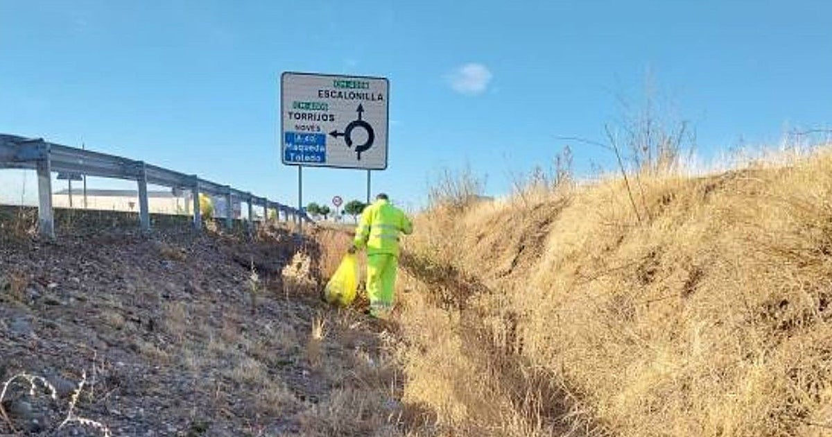 Operarios de carreteras de Castilla-La Mancha retiran 132 toneladas de residuos