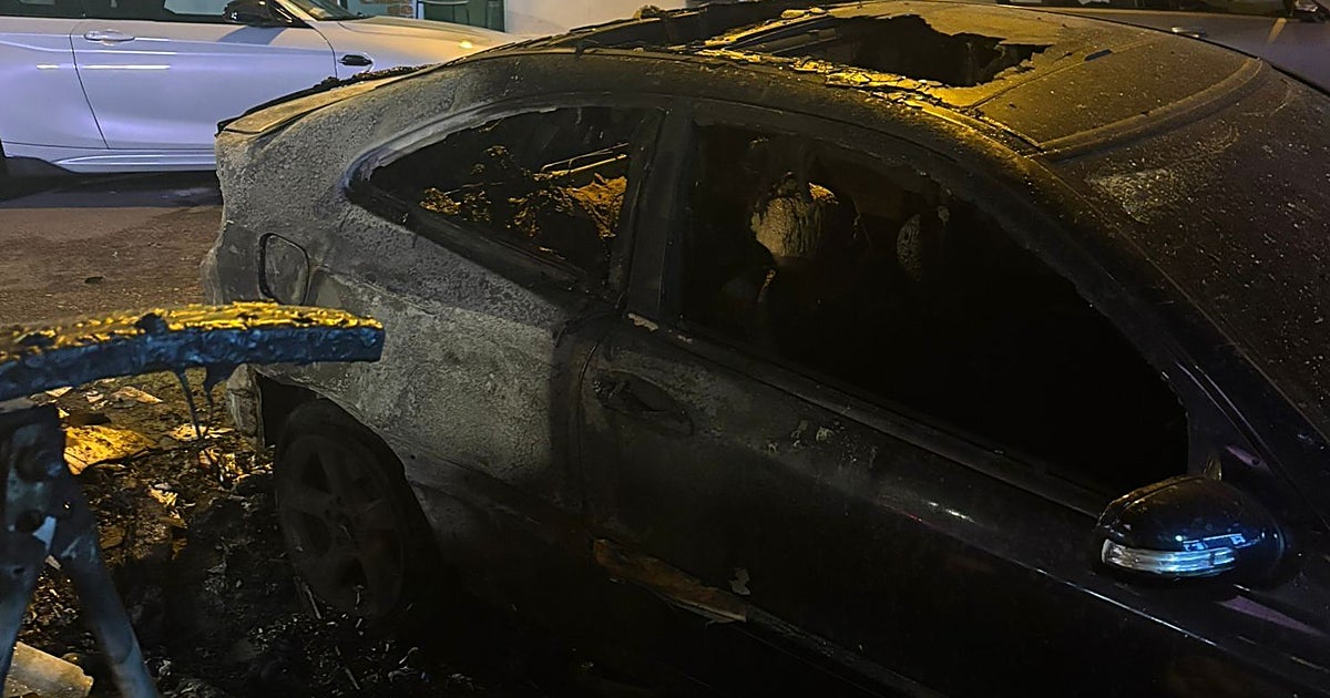 Los pirómanos atacan de nuevo en Atocha y Lavapiés: 27 contenedores y ocho vehículos quemados