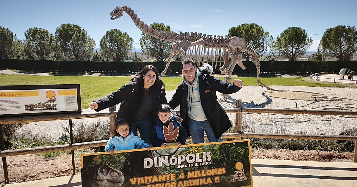 Dinópolis alcanza su visitante 4 millones, un salmantino que gana su viaje soñado