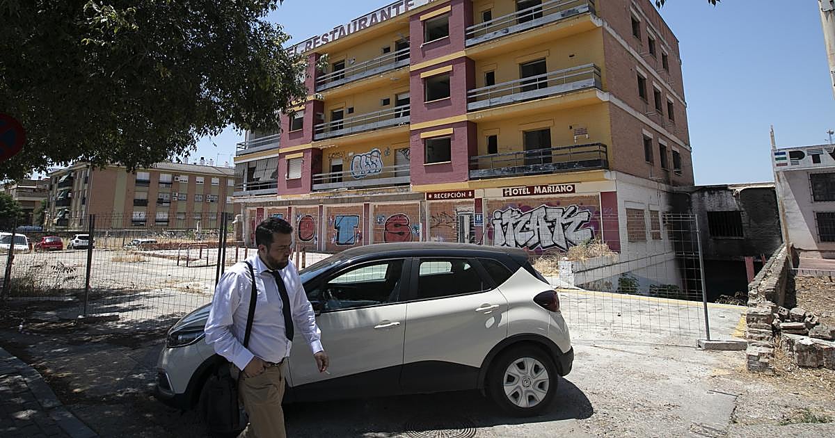 El viejo hostal Mariano de Córdoba sufre un incendio a la espera de transformarse en un cuatro estrellas