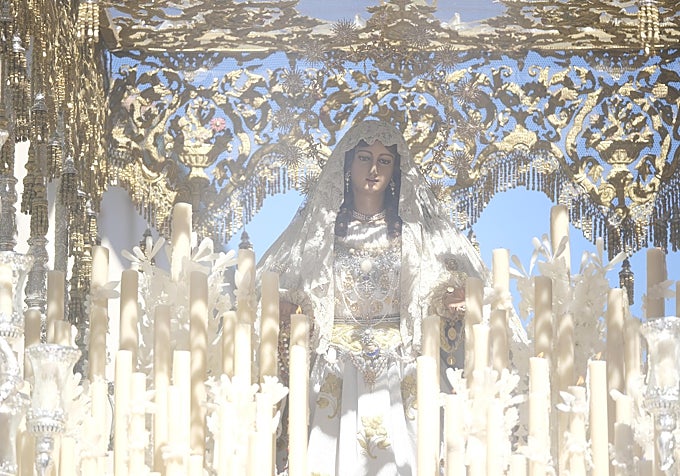 La Virgen del Rocío, entre la luz y la emoción de Málaga.