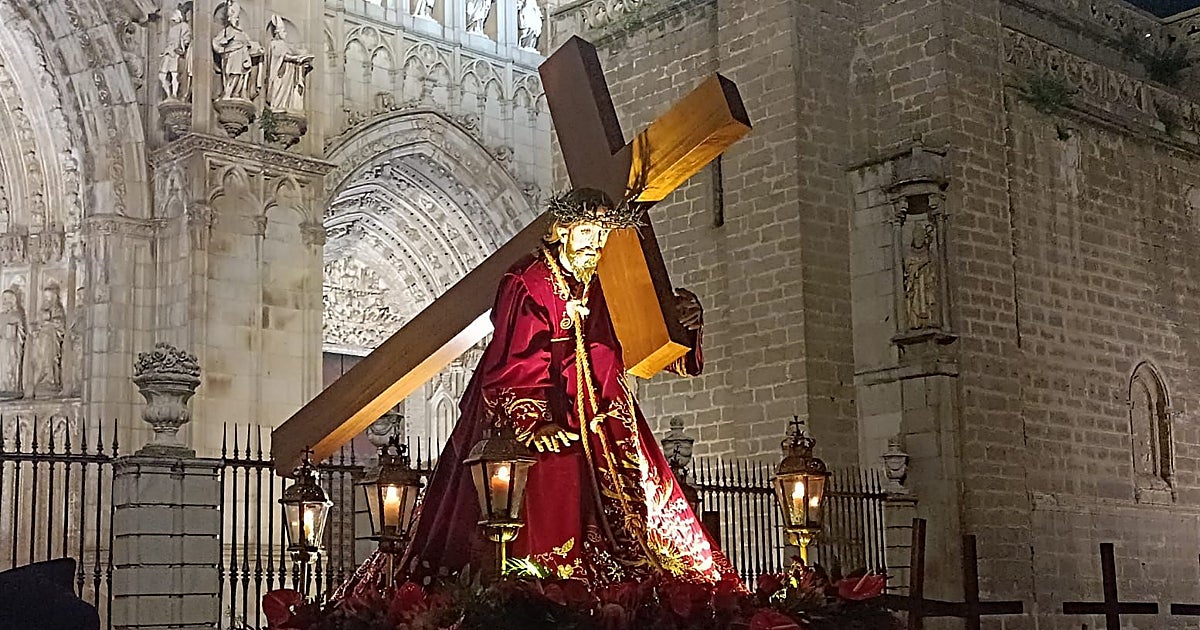 Los Caballeros Penitentes de Cristo Redentor toman  la Catedral de Toledo