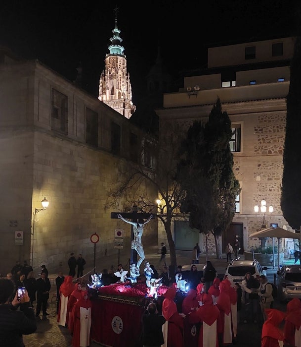 La procesión a su paso por la Plaza Mayor.