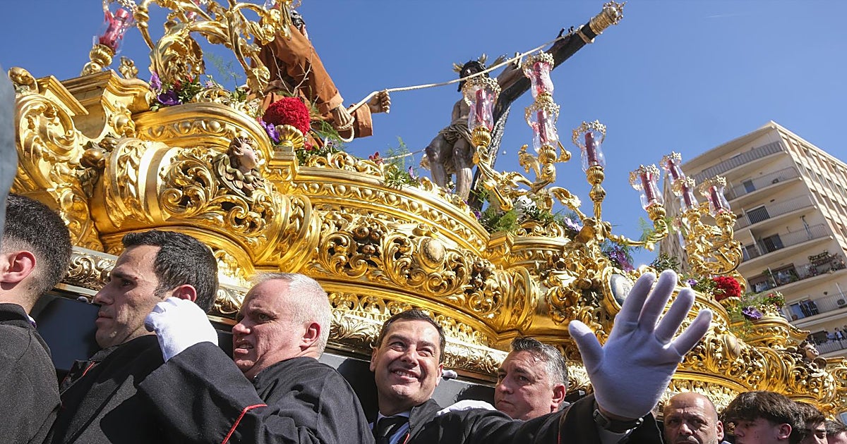 Juanma Moreno en los varales de la Exaltación: «Es volver a encontrarme con mis hermanos»