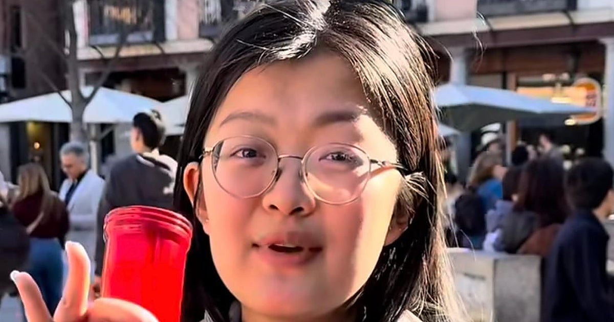 Susi, la primera «capu-china» de la Semana Santa de Toledo que causa furor en redes sociales