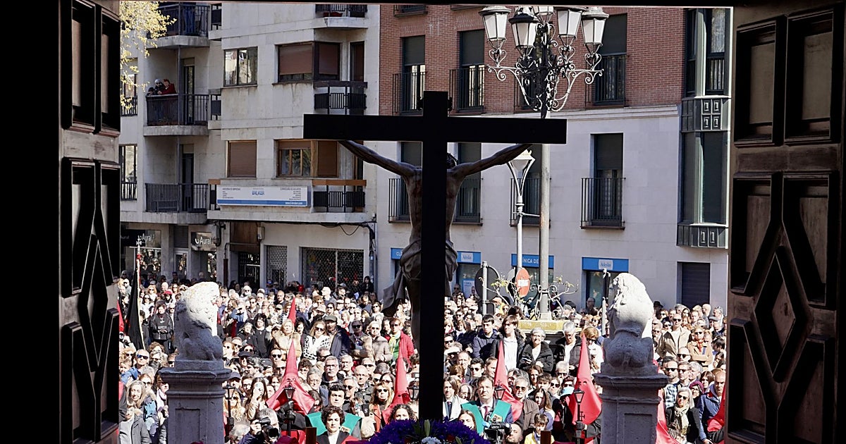 El Jueves Santo brilla y llena de devoción y turistas las calles de Castilla y León