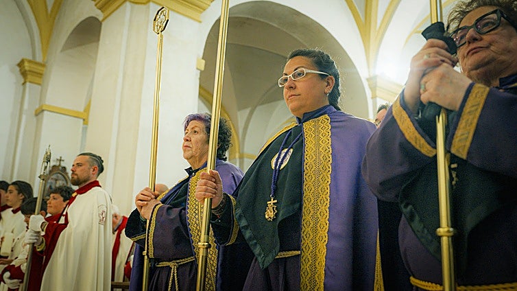 Dentro de la primera hermandad de mujeres de España: «Nosotras queríamos salir y no nos dejaban»