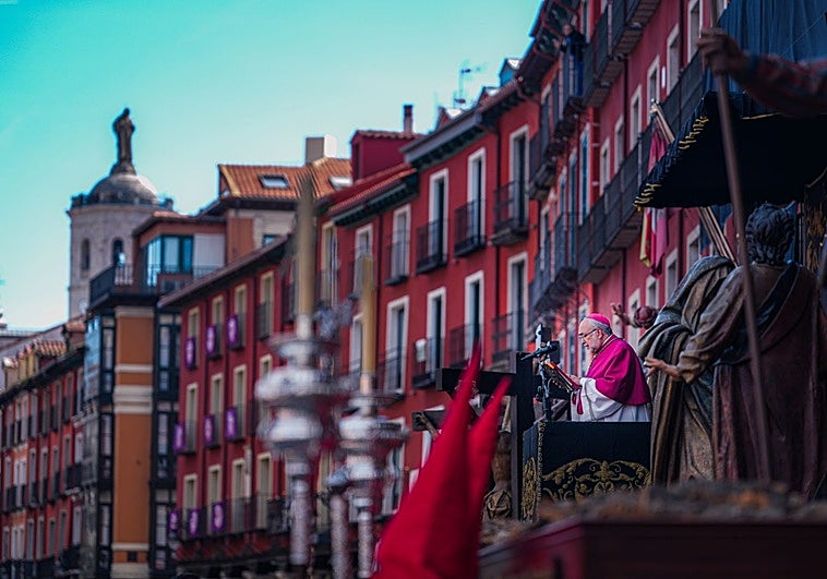 El arzobispo de Oviedo carga contra las «guerras que enfrentan y destruyen pueblos»