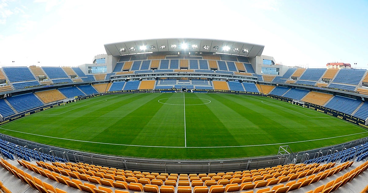 Horario y dónde ver por televisión el Cádiz CF - Córdoba CF