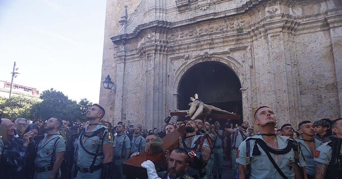 La Legión vuelve a Córdoba para sacar al Señor de la Caridad en su vía crucis