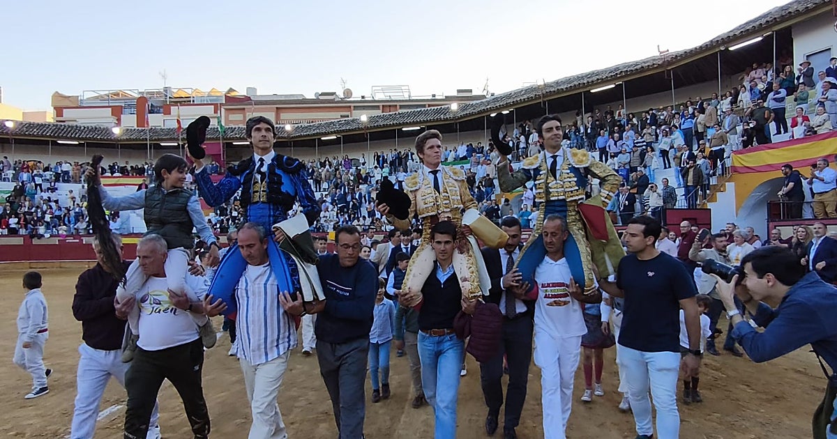 Borja Jiménez lidera un festín taurino en Cabra con ocho orejas y un rabo