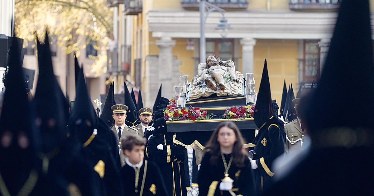 Sábado Santo de devoción en las calles y música para la Soledad y Jesús Nazareno