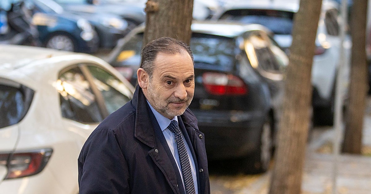 El Gobierno endurece su postura contra Ábalos antes del juicio y le acusa de mentir