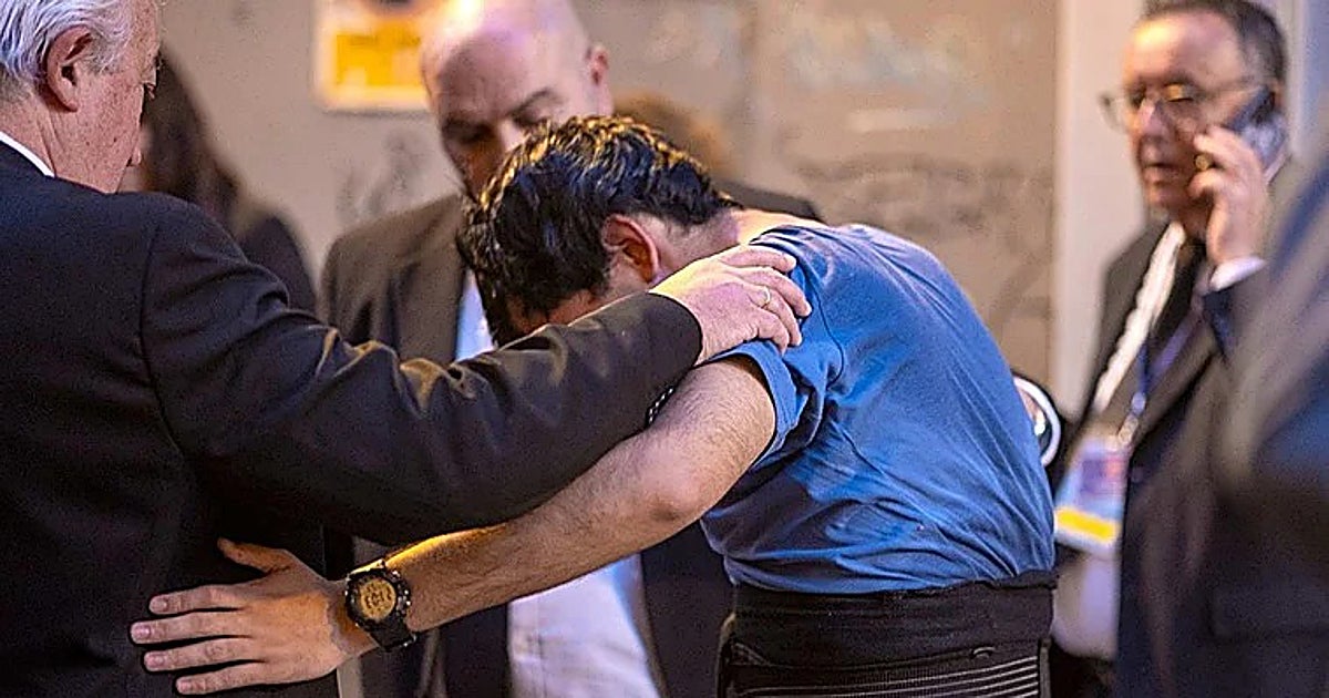 La mitad de los costaleros abandona en plena procesión del Santo Entierro de Huelva: los motivos tras la polémica deserción