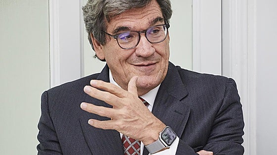 Relojes, pulseras, bolsos o iPhone de última generación: los regalos con dinero público a los funcionarios
