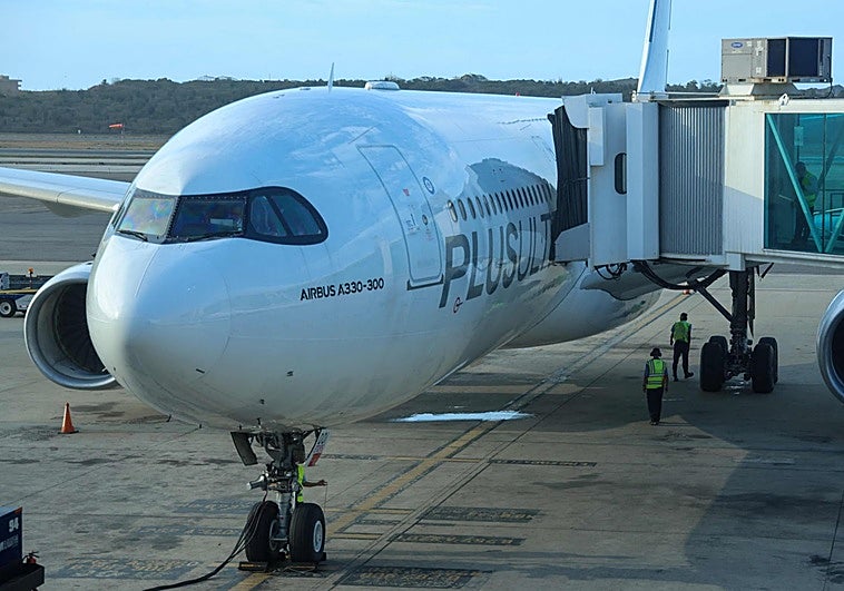 Uno de los aviones que están en la nómina de la aerolínea de Plus Ultra.