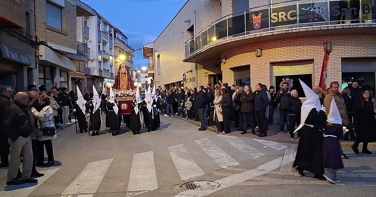 La mujer de Cerdán fue a una procesión tres días antes de faltar al Senado por enfermedad