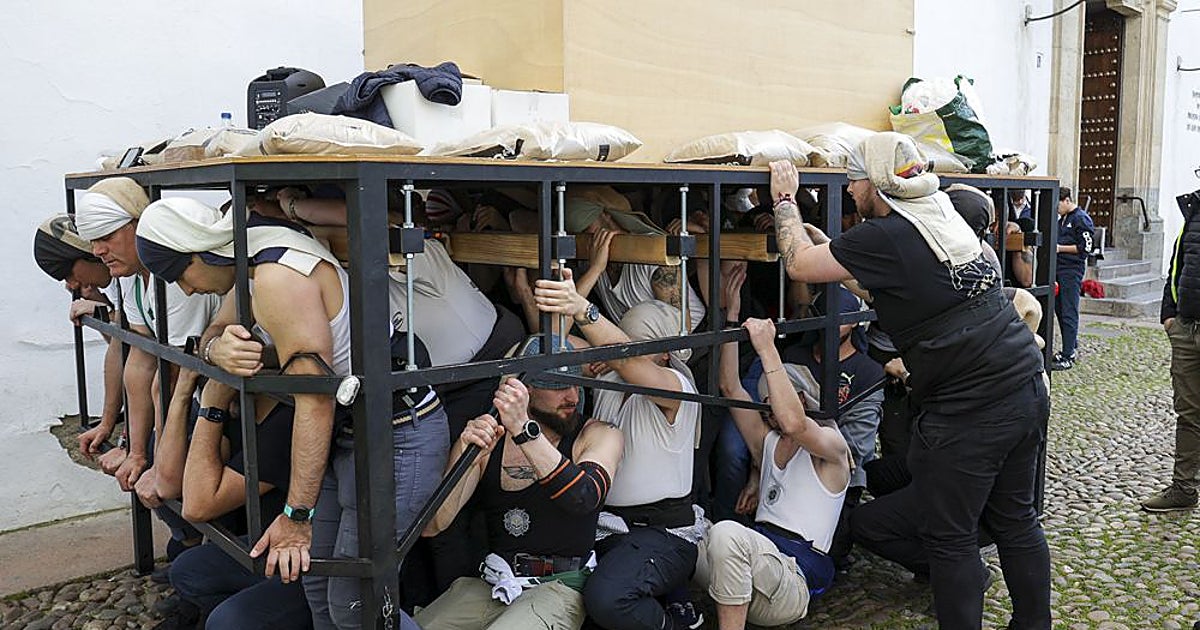 La cofradía de los Dolores de Córdoba alega que una joven no pudo salir de costalera «por estrictos motivos técnicos»