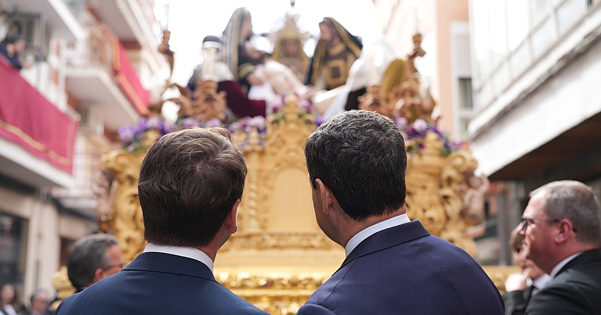 La Junta Electoral desestima la denuncia del PSOE-A sobre las declaraciones de Juanma Moreno en su visita a las hermandades