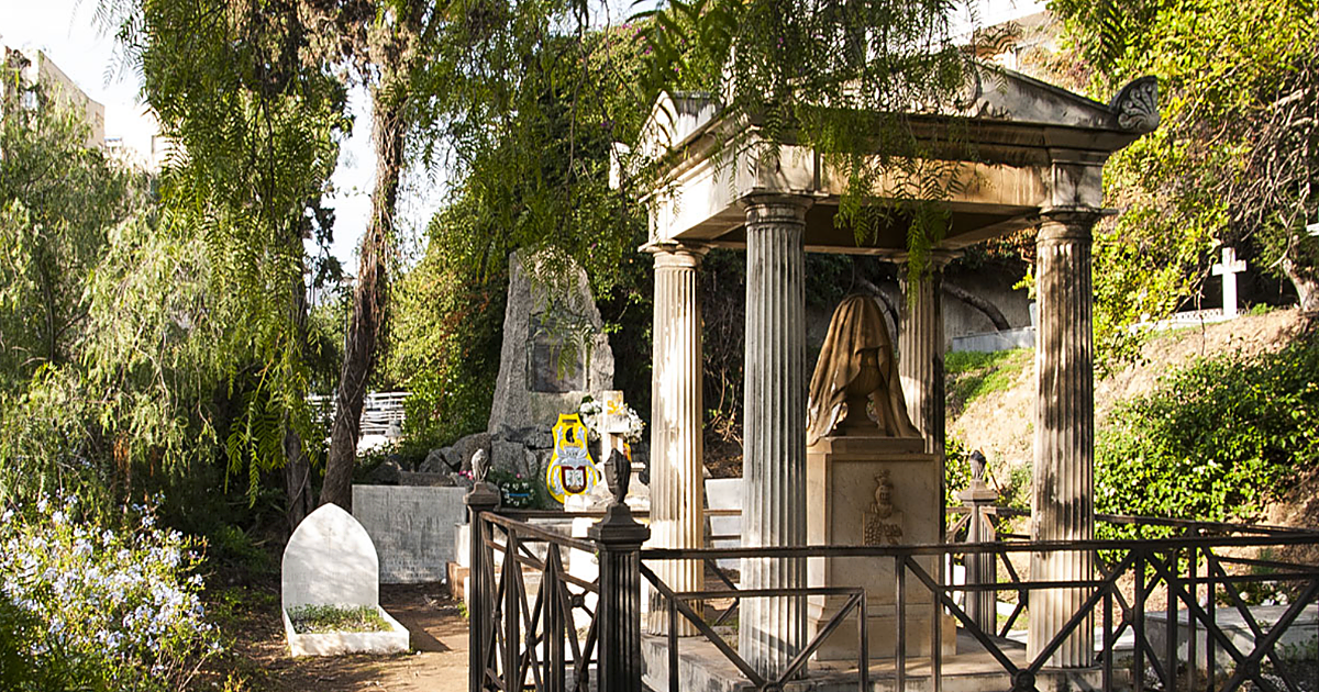 El cementerio jardín de Málaga que salvó a los «herejes» del mar