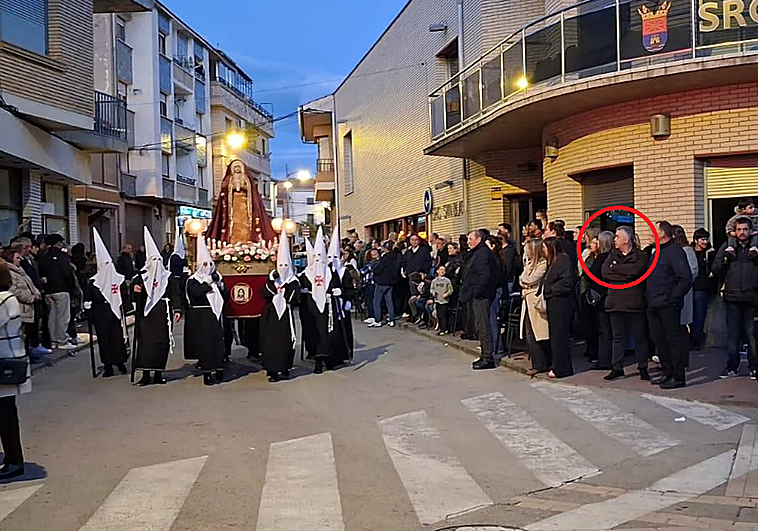 La mujer de Cerdán fue a una procesión tres días antes de faltar al Senado por enfermedad