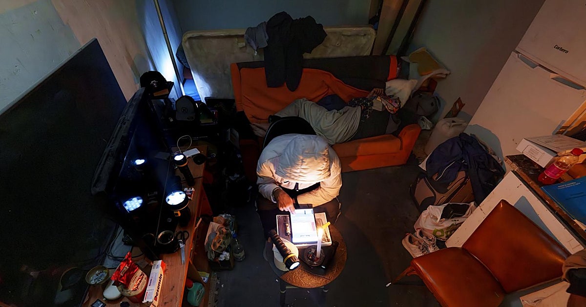 Una vida entre basura y a oscuras: descontrol de locales okupados en Alcorcón