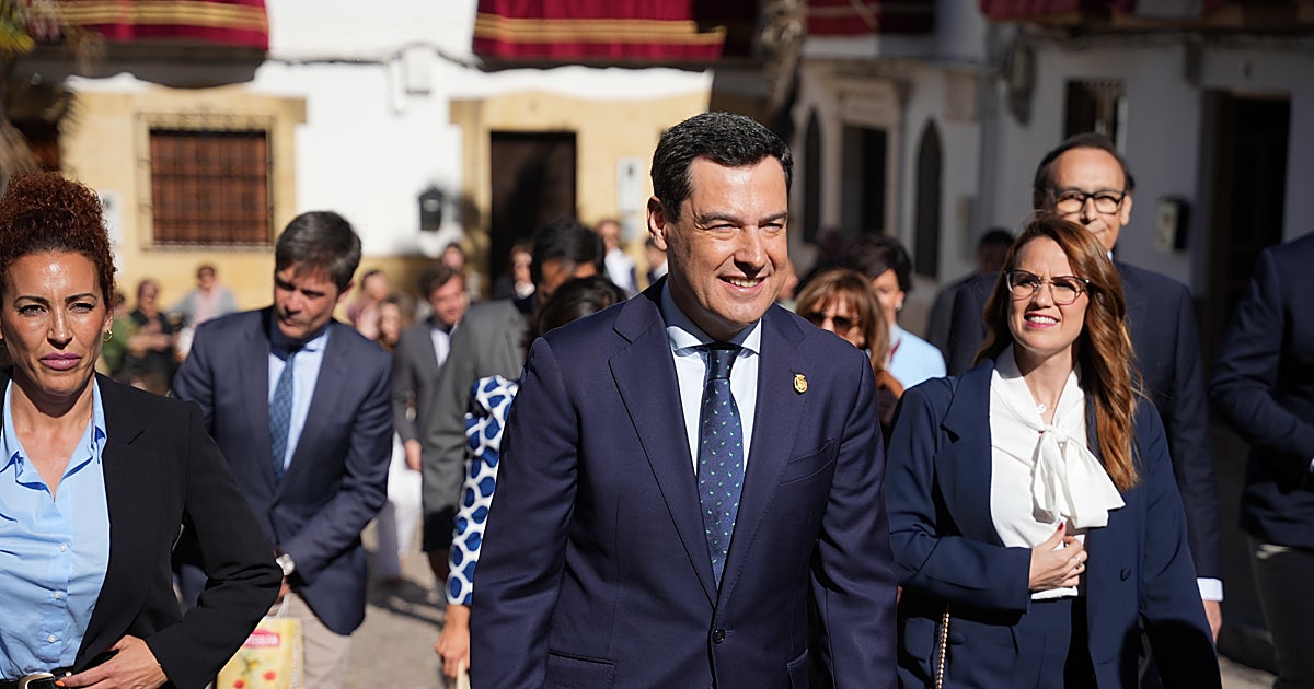 Juanma Moreno afea al PSOE que no repruebe al exconcejal que le increpó en Cabra: «Si lo hace uno del PP será expulsado»