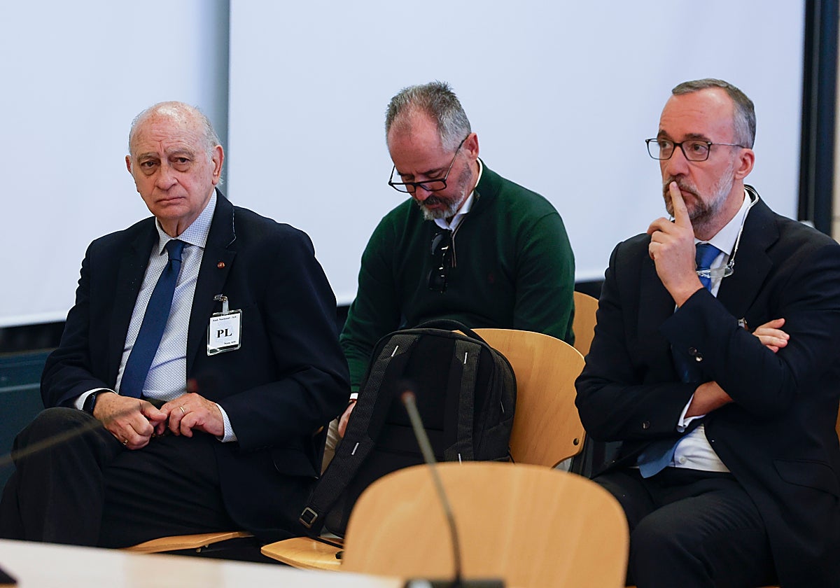 El PSOE pretende aplazar Kitchen para intentar llegar a Rajoy y Cospedal