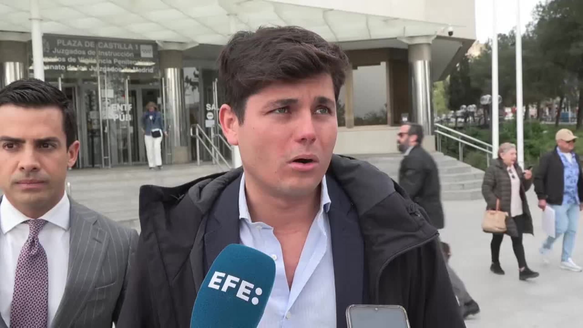 Vito Quiles llega al tribunal para declarar como querellado por difundir  datos de Beatriz Corredor