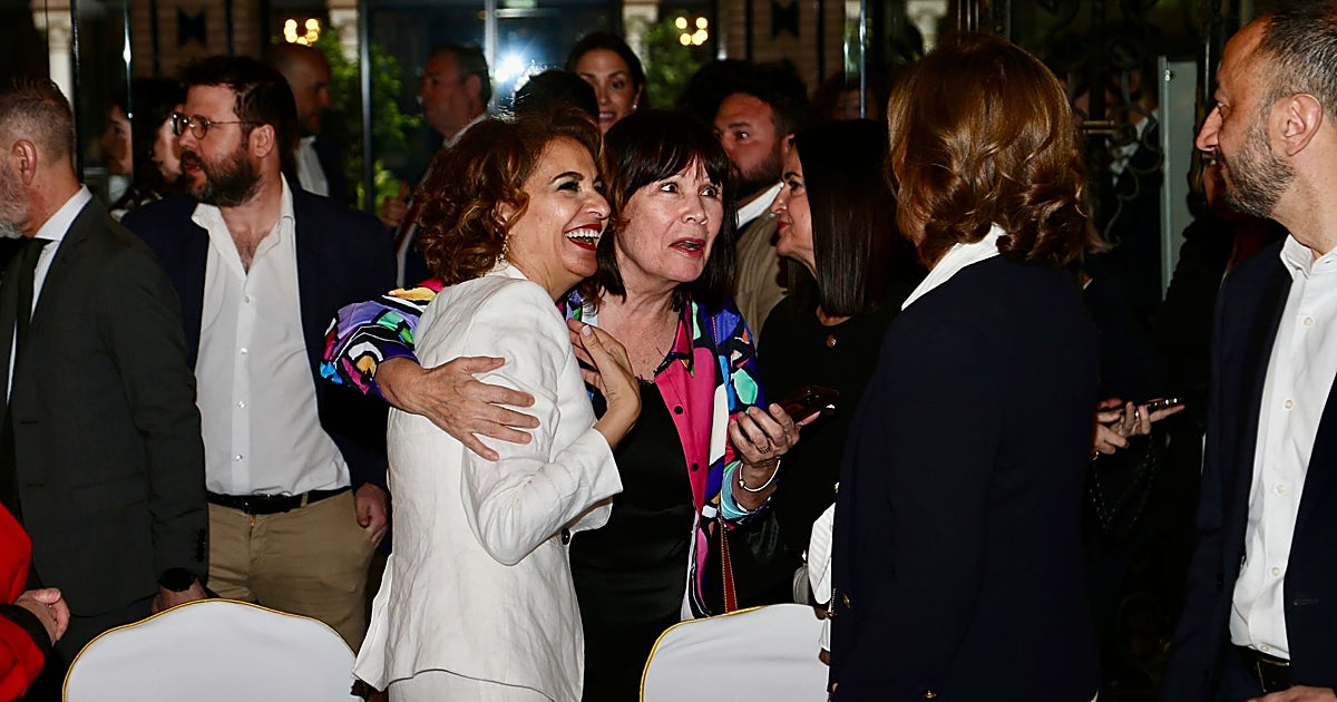 María Jesús Montero condena «la violencia» contra Juanma Moreno  y la compara con una «agresión verbal de un exconcejal del PP» contra ella