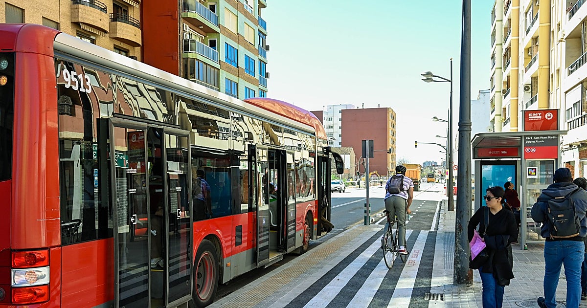 Valencia estrena carril bici en una de las calles más largas y transitadas de la ciudad