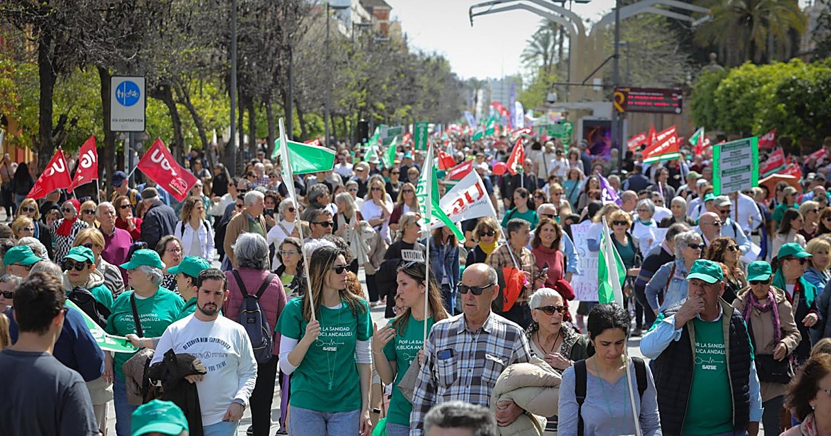 Las Mareas Blancas y los sindicatos entran en campaña con protestas contra el PP por la sanidad andaluza