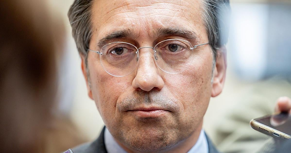 Albares le dice a María Corina Machado que si quiere ver a Pedro Sánchez, que lo pida