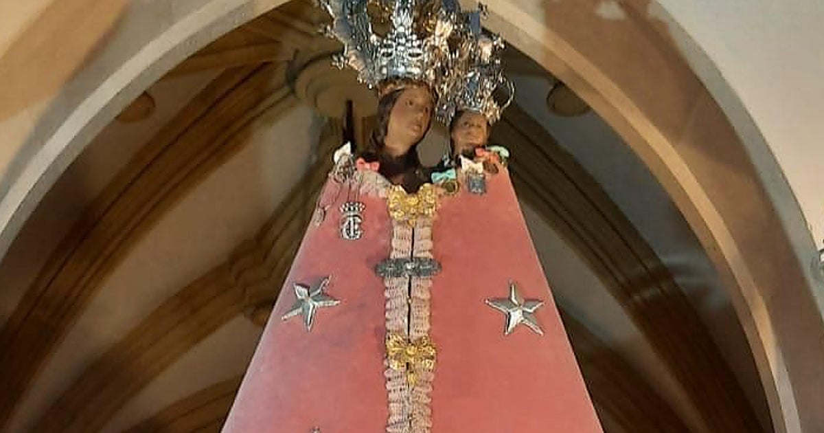 La Virgen de la Fuensanta de Córdoba estrena en Pascua un manto rosa con encajes y bordados antiguos