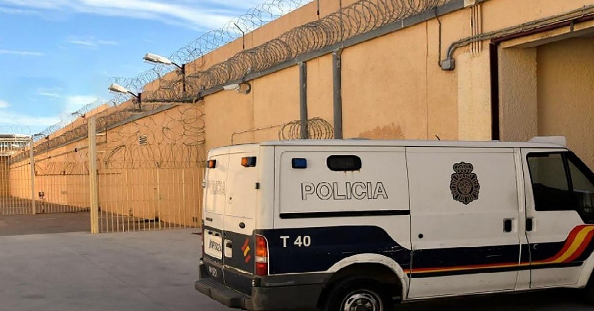 Funcionarios y presos evitan la agresión a una maestra en la cárcel de Almería