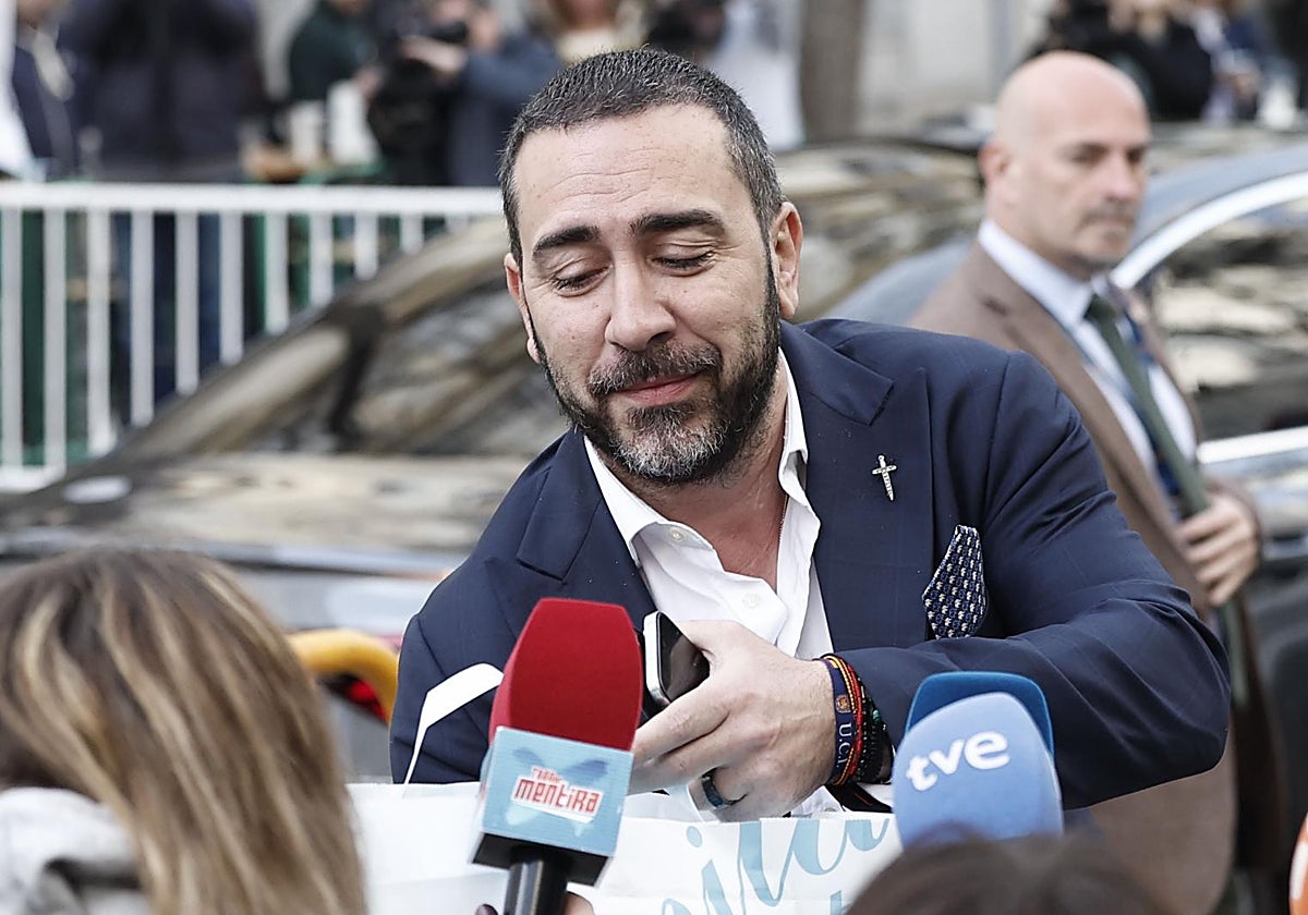 Cruasanes, rosarios y el enganche pirata a la luz