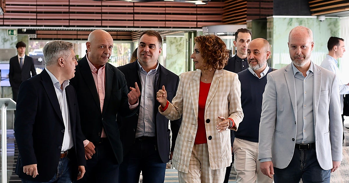 María Jesús Montero recula en Cádiz por la presión del grupo provincial y encaja su primera gran derrota