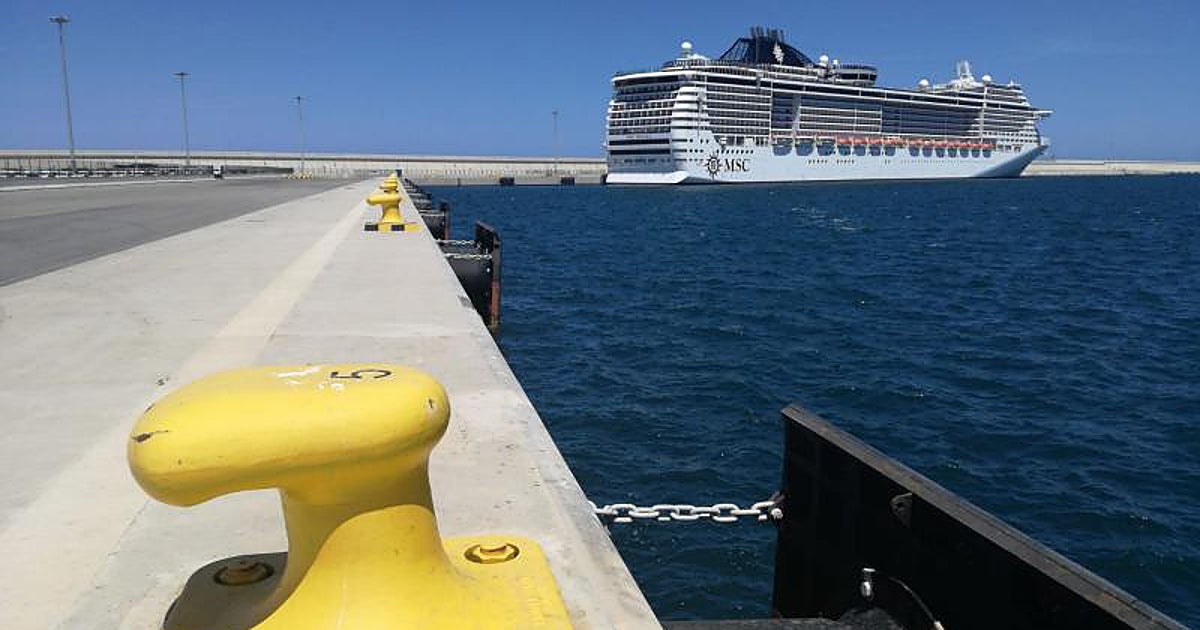 Los TEDAX detonan una bomba de 50 kilos de la Guerra Civil en el Puerto de Valencia