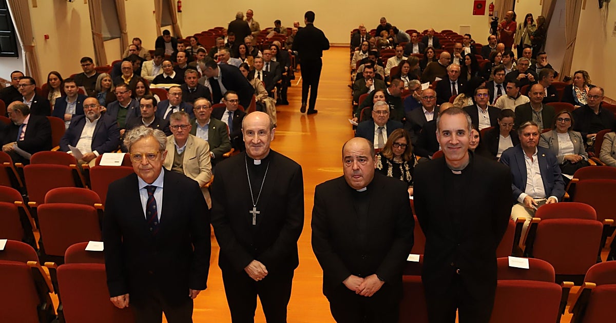 El obispo, sobre las extraordinarias ante las hermandades de Córdoba y la provincia: «La Semana Santa no puede ser un día a día»