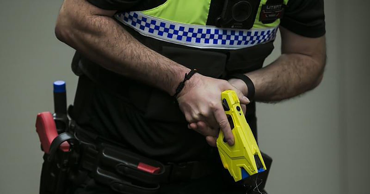 El PP de Barcelona  pide pistolas táser en todas las patrullas de la Guardia Urbana