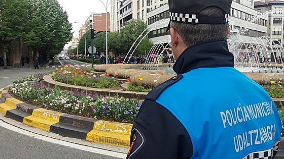 Detenido un hombre tras la muerte de una mujer que se precipitó de un edificio en Pamplona