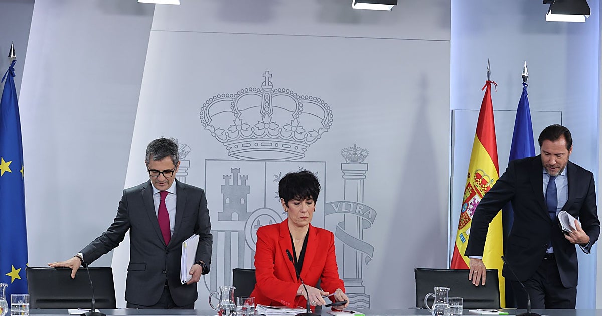 Moncloa rectifica y los inmigrantes que no acrediten sus antecedentes no podrán regularizarse