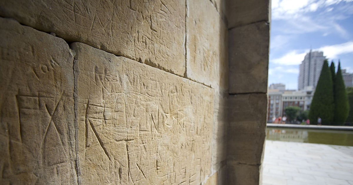 La herida del vandalismo de los años 80 que aún daña el Templo de Debod