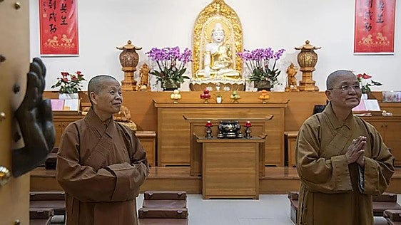 Miao Yuan y Jue XIn, las dos maestras budistas del templo del barrio Trafalgar.