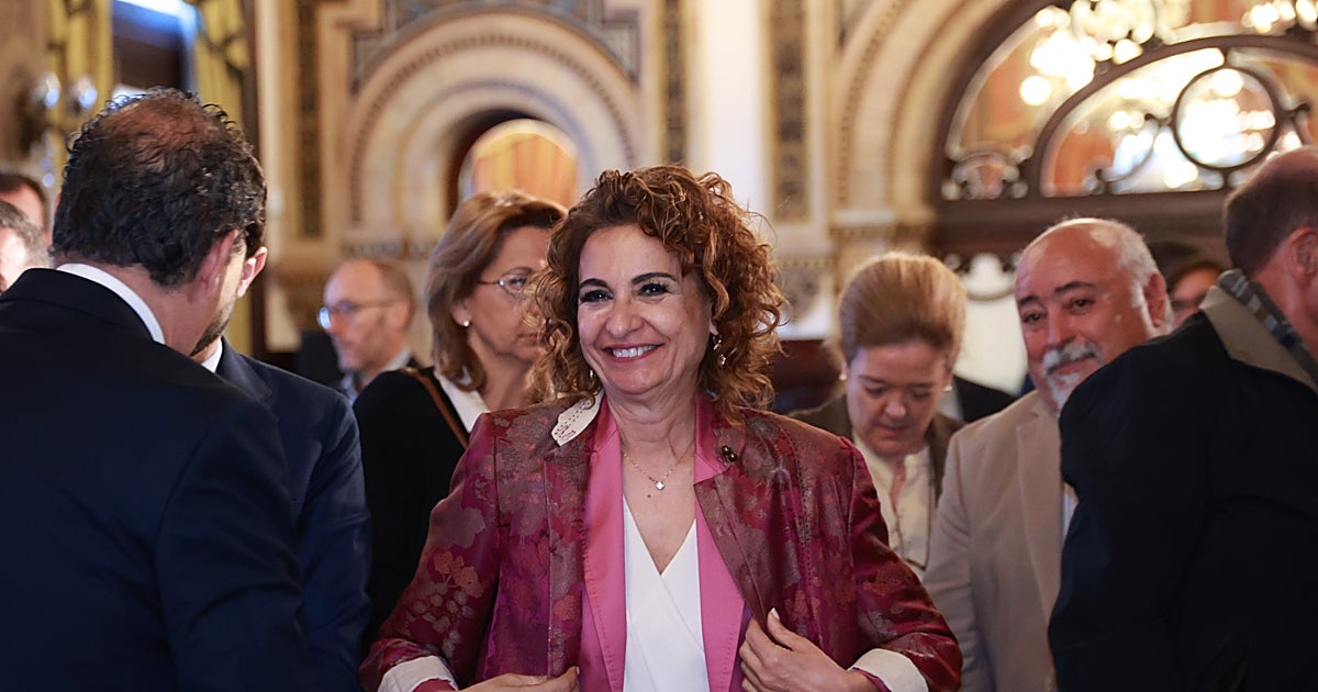 Montero no se cree el sondeo de Centra... menos cuando dice que la sanidad es el principal problema en Andalucía