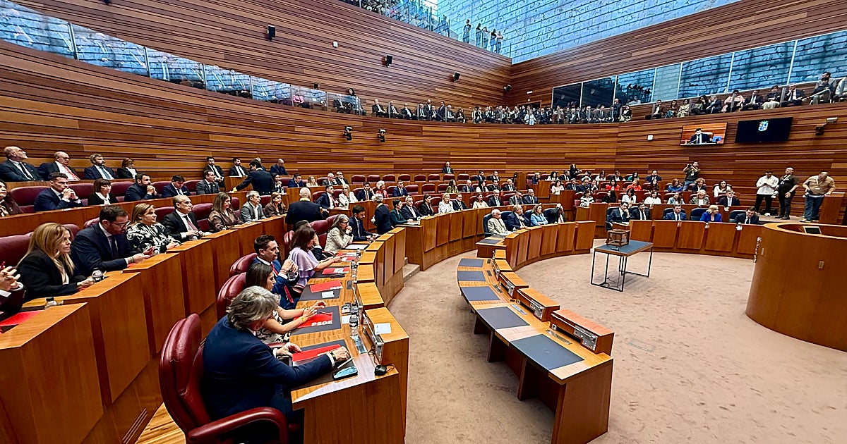 Los grupos parlamentarios van cogiendo forma en las Cortes de Castilla y León