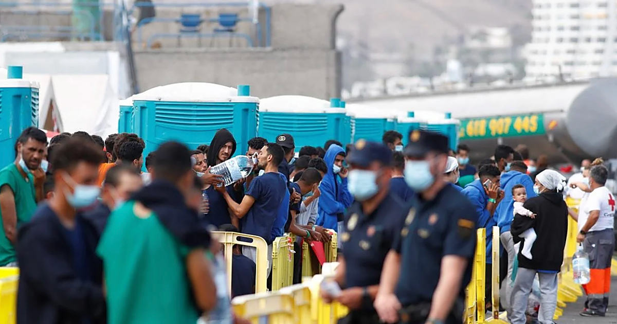 Más de 40.000 inmigrantes podrán regularizar su situación en Canarias