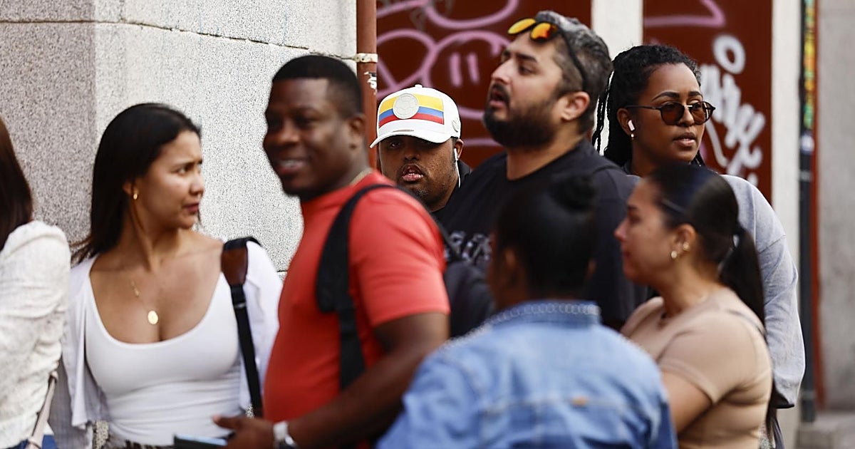 La Comunidad de Madrid ya prepara su recurso contra la regularización de inmigrantes por dañar los servicios públicos