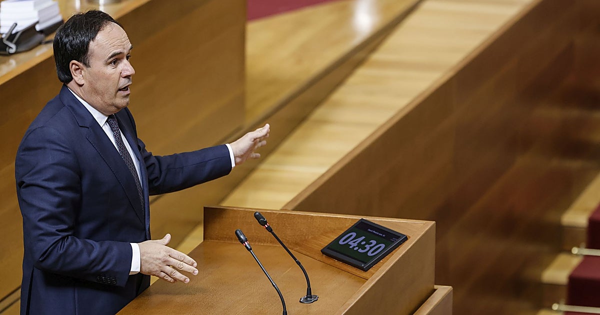 Llorca recurrirá la regularización de inmigrantes y censura el «racismo» de Sánchez